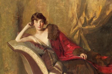 Comtesse Michael Karolyi allongée sur un divan, 1918